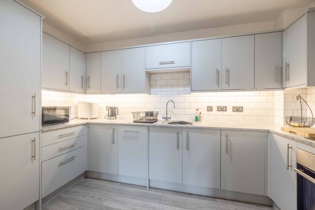 Conway Court, Pinstone Way, Gerrards Cross photo 2