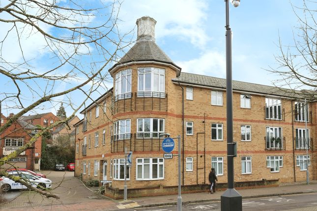 Thumbnail Flat for sale in Temple End, High Wycombe