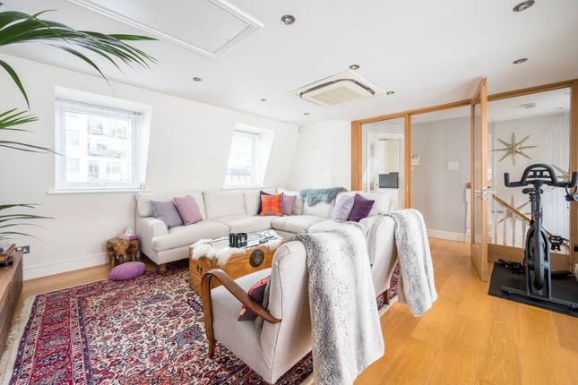 Thumbnail Terraced house to rent in Hatton Place, Clerkenwell, London
