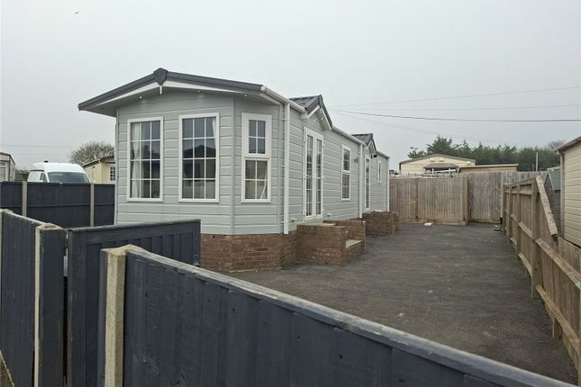 2-bed house on 121, Stopsley Mobile Home Park, Luton, £15,000