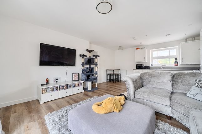 131, Oak Avenue, Wokingham photo 3
