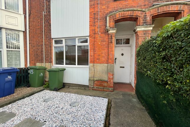 Thumbnail Flat to rent in Abbey Drive East, Grimsby