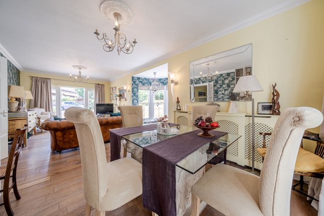 18, Cedars Close, London photo 3