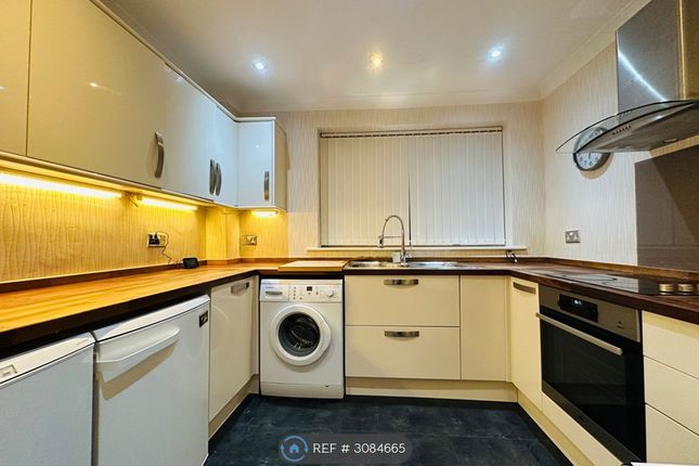 2-bed flat on Castle Court Kings Drive, Glasgow, £1,195/mo