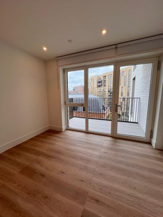 C309, Bow Common Lane, London photo 3