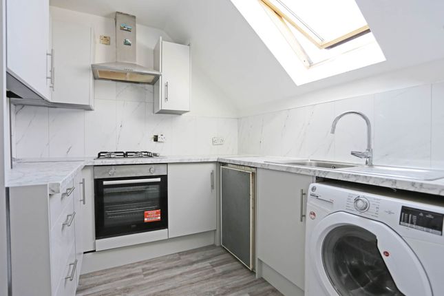 12 Laurel Court, New Road, Rainham photo 2