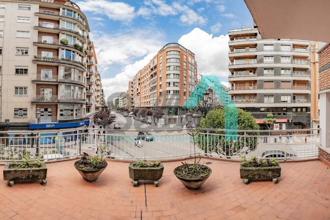 Thumbnail Apartment for sale in Avenida De Galicia 33005, Oviedo, Asturias
