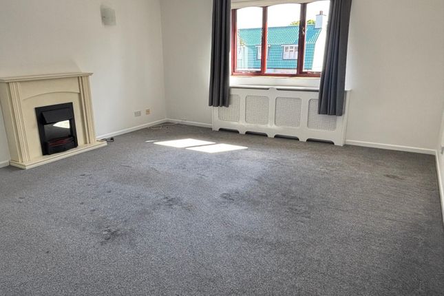 4 Ratcliffe Court, Old Parsonage Way, Frinton-on-Sea photo 2