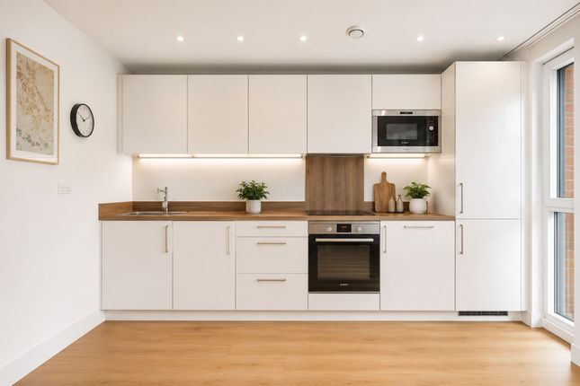 Flat 13, Ivy Point, London photo 4
