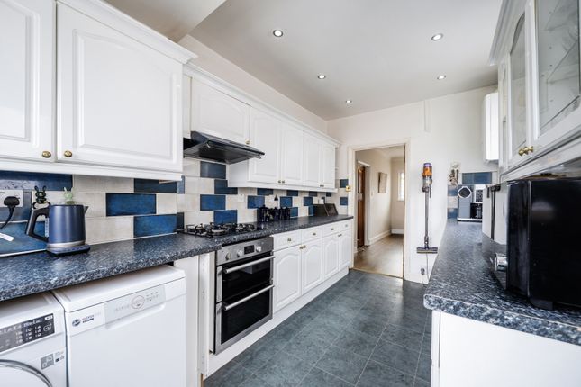 46, Pinner View, Harrow photo 2