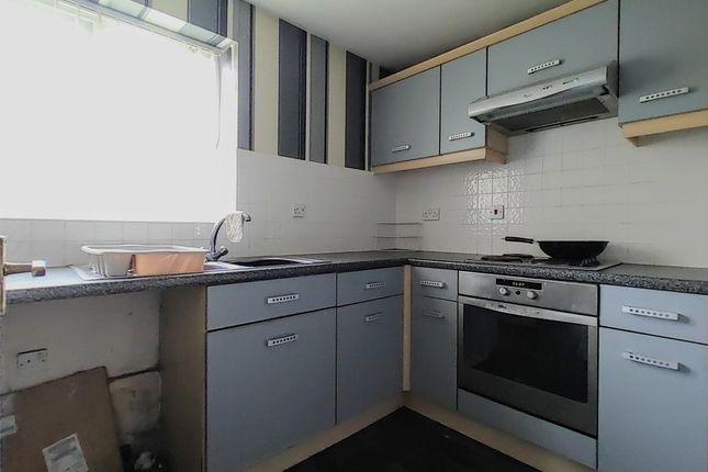 Flat for sale in Yateholm Drive, Bradford