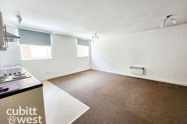 Flat 6, Stratton House, 67-77, Greywell Road, Havant photo 2