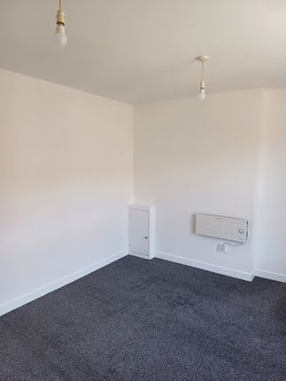 Flat 7, 14 Market Street Lancshire, Bacup photo 3