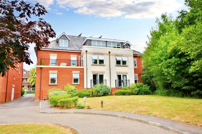 Thumbnail Flat for sale in Claremont Avenue, Woking, Surrey