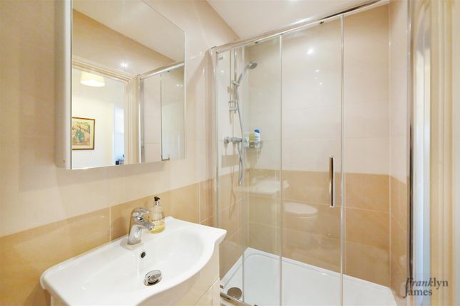 Flat for sale in Lockview Court, 67 Narrow Street