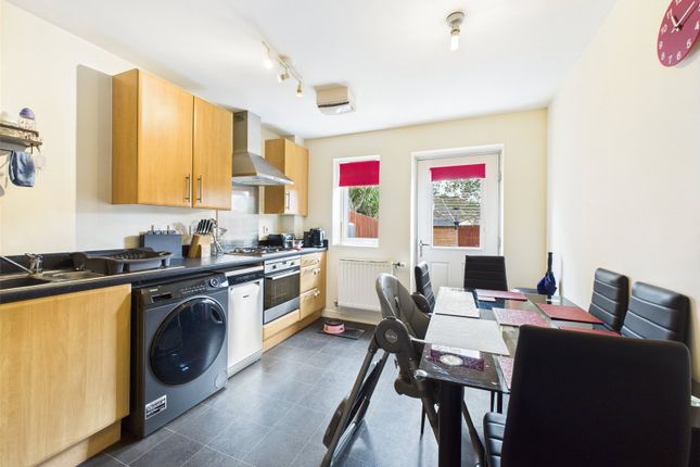 24, Guinevere Road, Gloucestershire photo 2