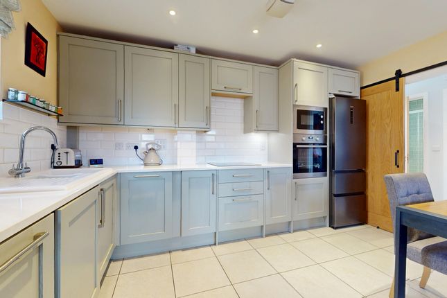 21, Hythe Crescent, Ashford photo 4