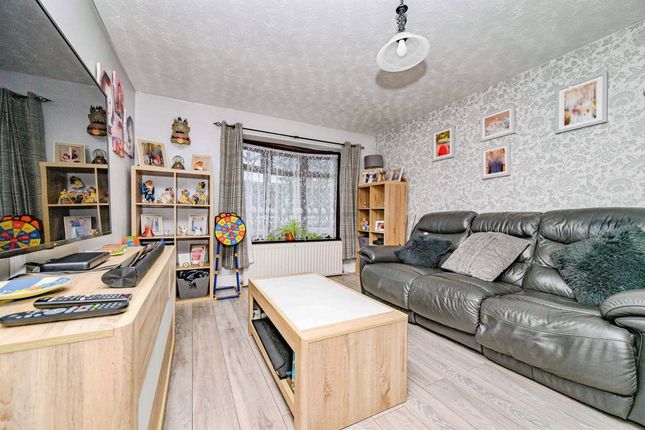 48, Lomond Road, Hemel Hempstead photo 2