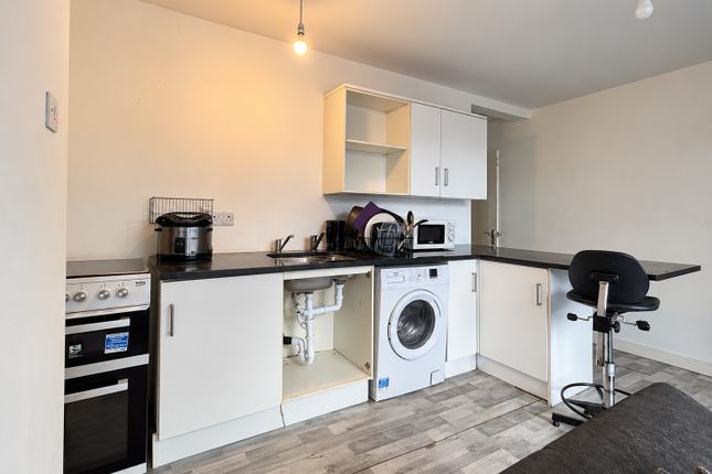 22 West Wycombe Road, High Wycombe photo 3