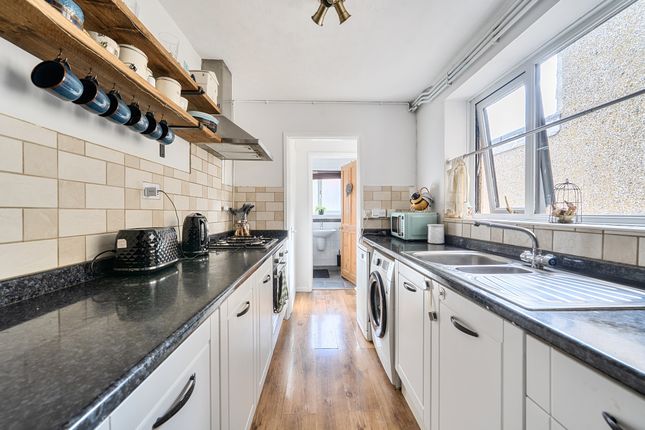 36, Hawkins Street, Swindon photo 3