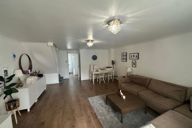 17, Barrass Close, Greater London photo 2