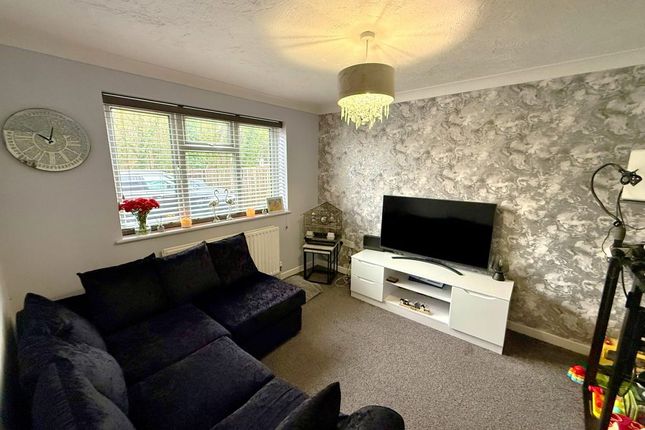 18, Openfields, Headley photo 2