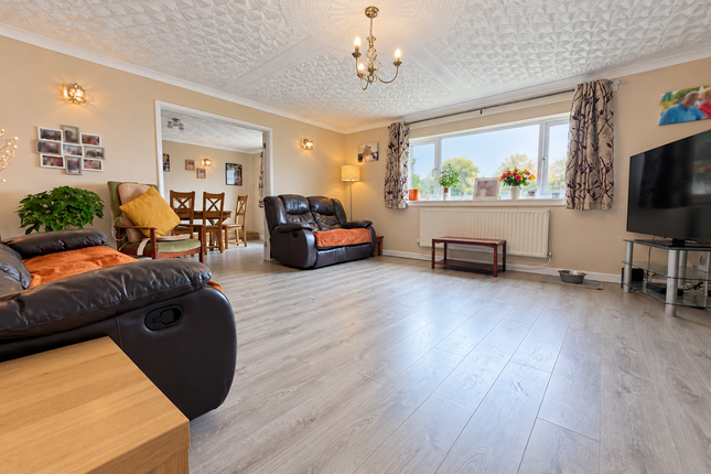 46, Hill Road, Neath photo 4
