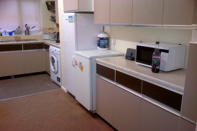 Shared accommodation to rent in Tangerine Close, Colchester