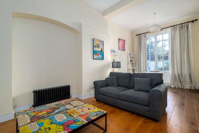 Flat to rent in John Ruskin Street, London