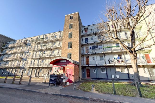 2-bed flat on 83 Fairlawn Court Fairlawn, London, £225,000