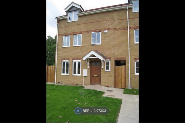 Thumbnail Room to rent in Phoenix Close, Peterborough