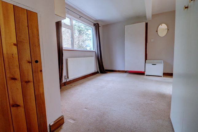 Flat to rent in Deanfield, Saunderton, High Wycombe, Buckinghamshire