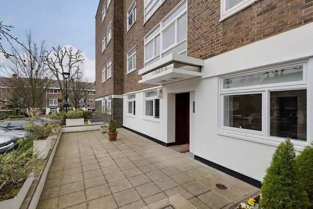 Flat for sale in Wymondham Court, Queensmead, St Johns Wood Park