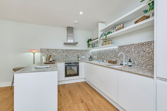 Flat 2, The Sidings, East Churchfield Road, London photo 4