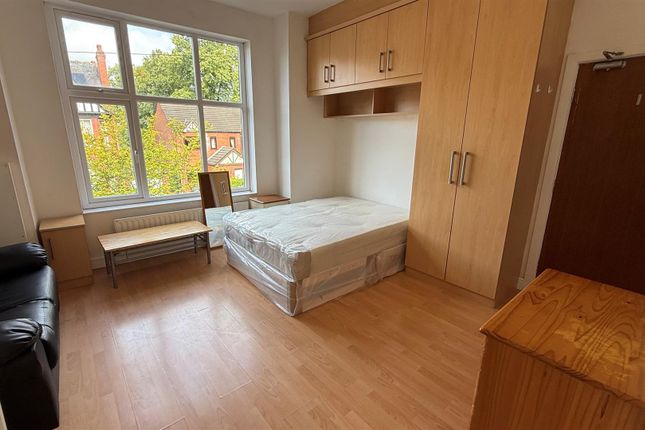 property for rent in Moorfield Road, West Didsbury. M20