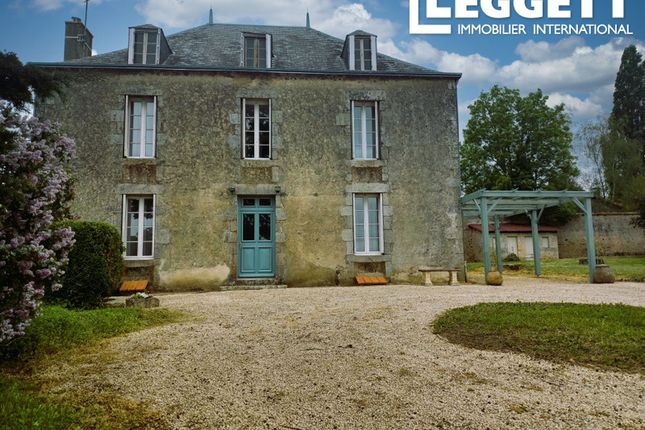 Thumbnail Villa for sale in Ménigoute, Deux-Sèvres, Nouvelle-Aquitaine