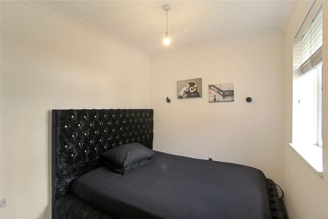 Flat 25, Saxon Court,, London Road, Essex photo 4