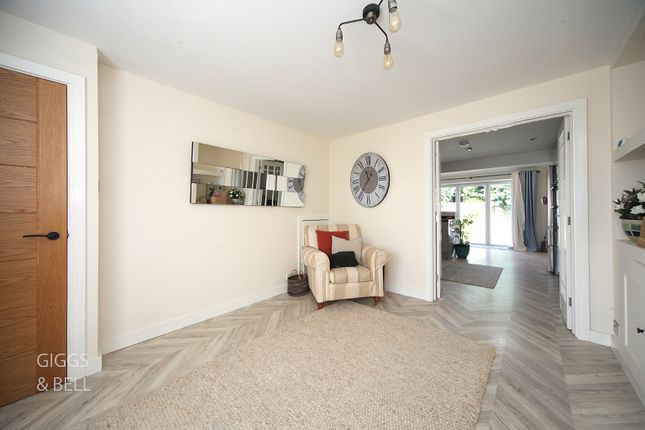 25 Victoria Drive, Houghton Conquest, Bedfordshire photo 4