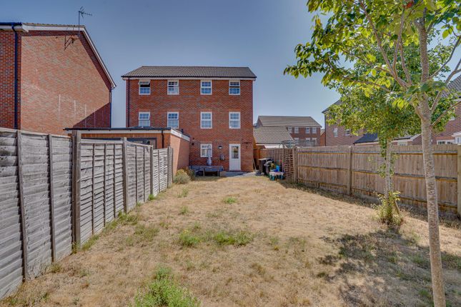 8 Argosy Crescent, Hampshire photo 4