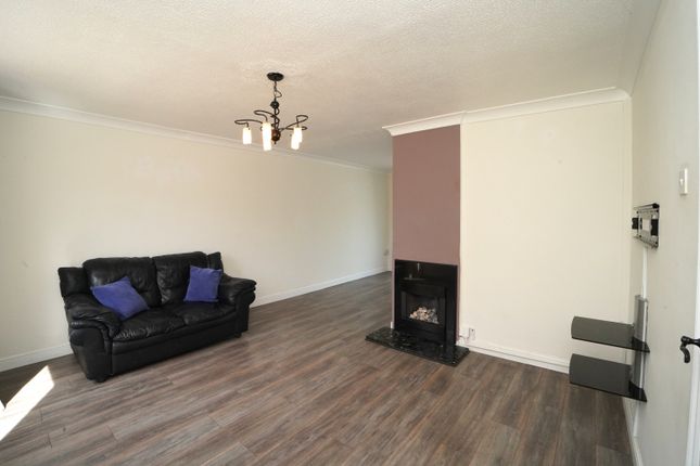14, Orange Close, Highworth, Swindon photo 3