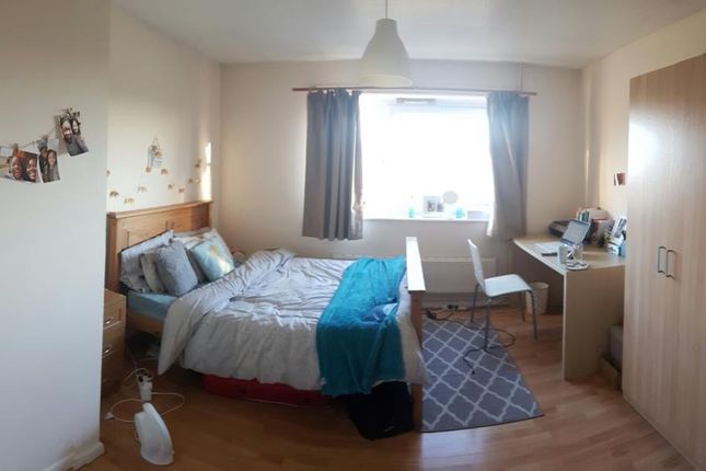 Flat to rent in Scarfe Way, Colchester