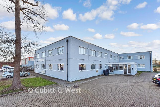 1-bed flat on Bowthorpe House, Gatwick Road, Crawley, £160,000