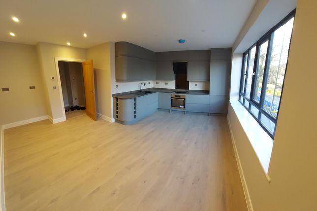 4, Meadrow, Godalming photo 4