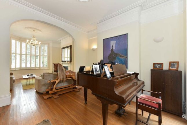 22, Meynell Crescent, London photo 2