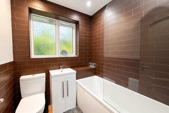 1a Lightbown Street, Darwen photo 3