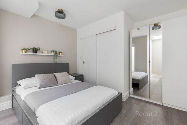 Room 2, 7 Flint Close, London, E15 4QP, London photo 2