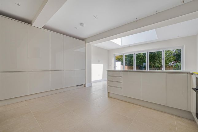 26, Hayes Wood Avenue, Hayes photo 4