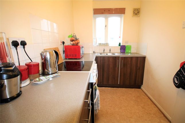 49, Ascot Court, Hampshire photo 4