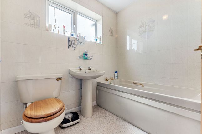 44 Nicol Road, Wigan photo 4