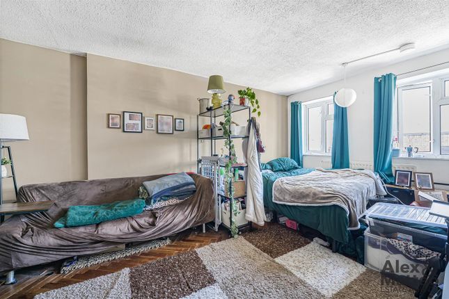 3-bed flat on 16 Millstream House, Jamaica Road, London, £375,000
